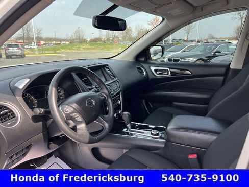 Used 2018 Nissan Pathfinder SV w/ SV All Weather Package image 13