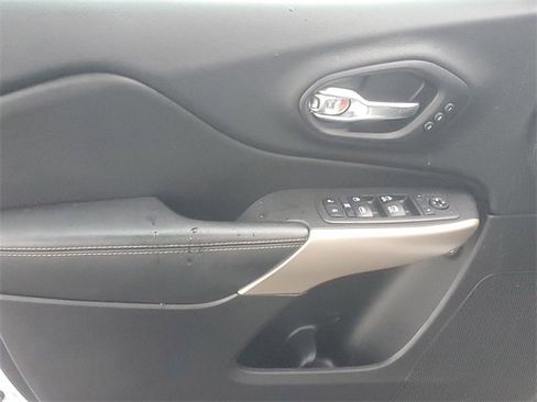 Used 2018 Jeep Cherokee High Altitude w/ Luxury Group image 16