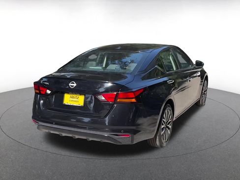 Used 2025 Nissan Altima 2.5 SV FWD image 14