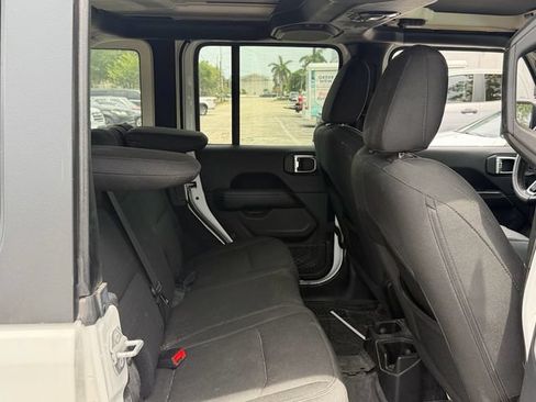 Used 2018 Jeep Wrangler Unlimited Sahara w/ Cold Weather Group AWD/4WD image 13