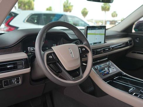 Used 2024 Lincoln Aviator Reserve w/ Equipment Group 201A RWD image 2