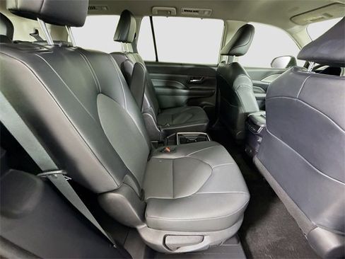 Certified 2025 Toyota Grand Highlander AWD image 27