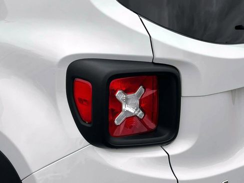Certified 2023 Jeep Renegade Latitude image 8