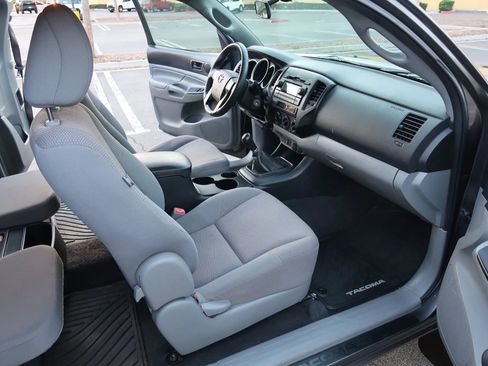 Used 2012 Toyota Tacoma 4x4 Access Cab image 8