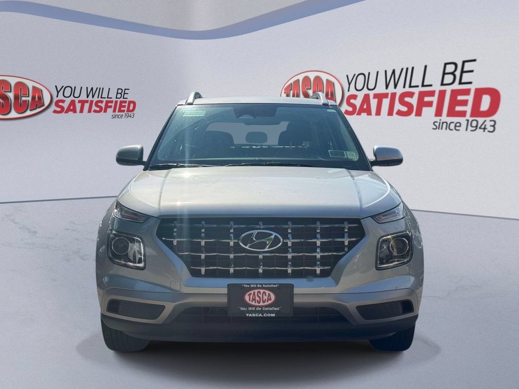 Used 2024 Hyundai Venue SEL FWD image 2
