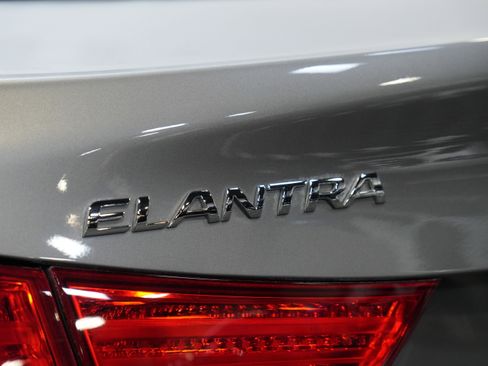 Used 2011 Hyundai Elantra GLS w/ Preferred Equipment Pkg 3 image 17