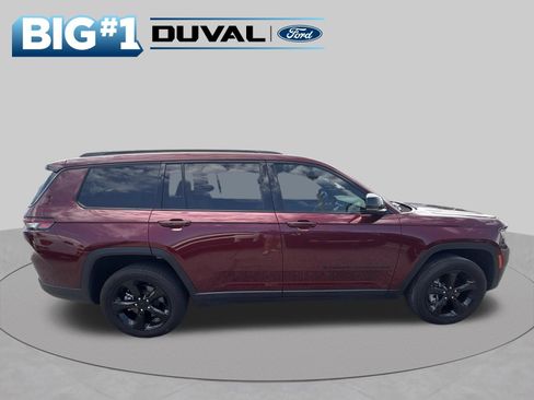 Used 2024 Jeep Grand Cherokee L Limited w/ Black Appearance Package AWD/4WD image 6