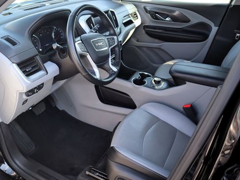 Used 2024 GMC Terrain SLT image 12