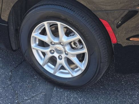 Certified 2024 Chrysler Pacifica Touring-L FWD image 19