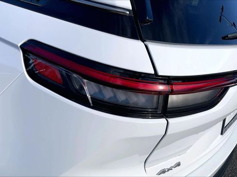 Used 2025 Jeep Grand Cherokee Limited w/ Luxury Tech Group II image 29