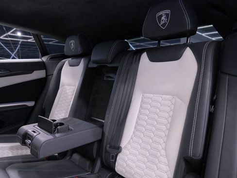 Used 2022 Lamborghini Urus AWD/4WD image 32