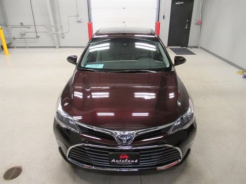 Used 2017 Toyota Avalon Limited image 3