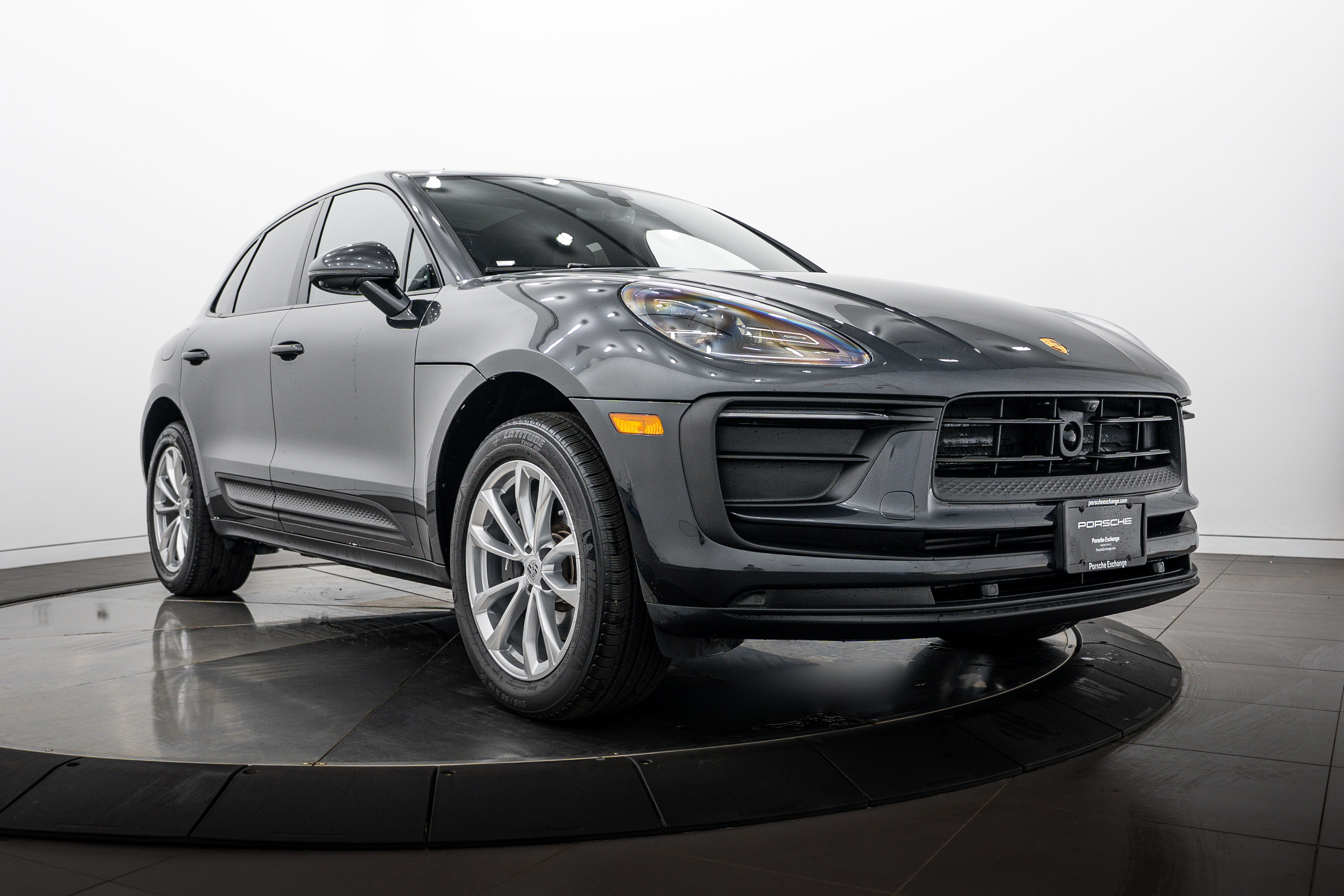 Certified 2026 Porsche Macan AWD/4WD image 9