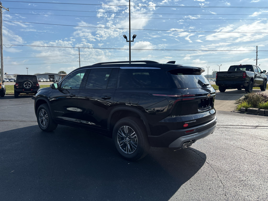 Used 2026 Chevrolet Traverse LT w/ Driver Confidence Package FWD image 9
