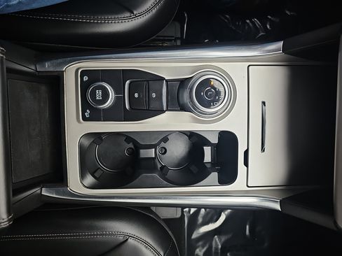 Used 2023 Ford Explorer XLT w/ Equipment Group 202A image 32