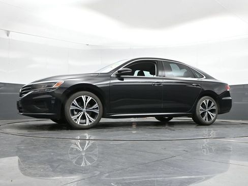 Used 2022 Volkswagen Passat 2.0T SE FWD image 38