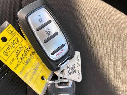 Used 2021 Chrysler Voyager LX image 27