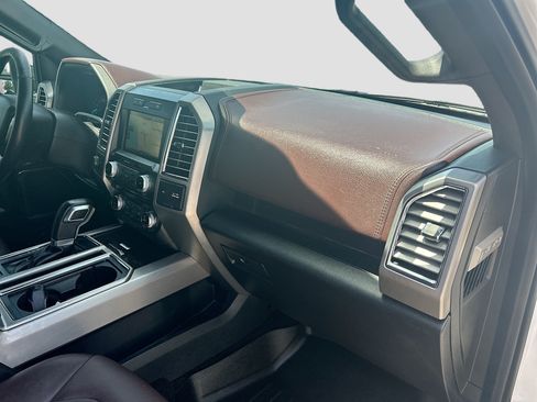 Used 2015 Ford F150 Platinum w/ Equipment Group 701A Luxury AWD/4WD image 31