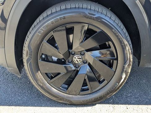 Used 2025 Volkswagen Atlas Cross Sport SE image 29