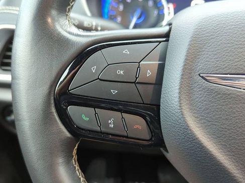 Used 2021 Chrysler Pacifica Touring w/ S Appearance Package FWD image 10