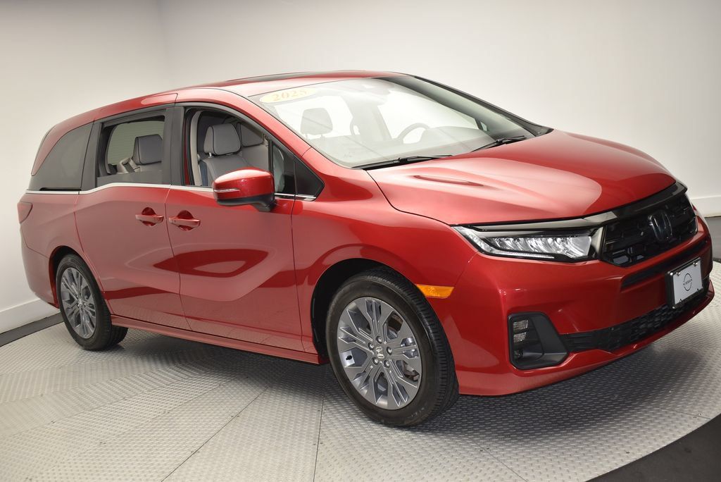 Used 2025 Honda Odyssey Touring image 3