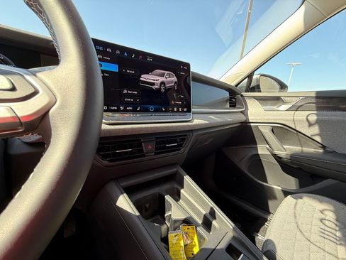Certified 2025 Volkswagen Tiguan S FWD image 13