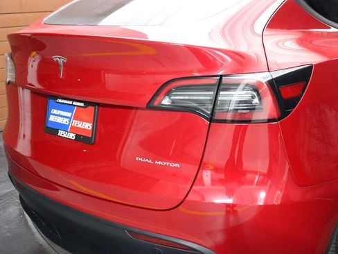 Used 2023 Tesla Model Y Long Range image 11