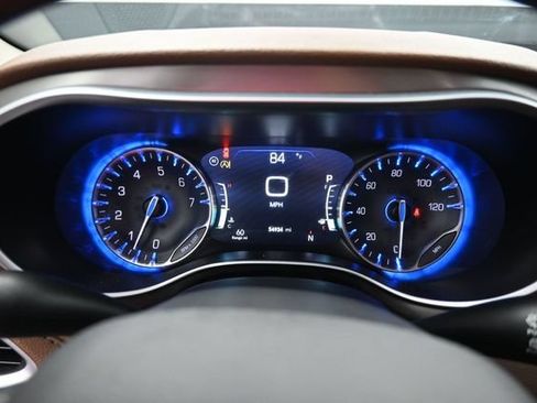 Used 2017 Chrysler Pacifica Limited FWD image 29