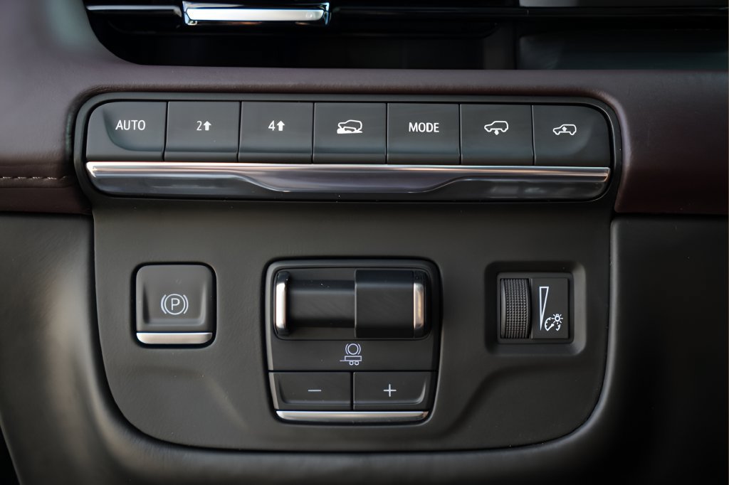 Used 2021 Cadillac Escalade Premium Luxury Platinum w/ LPO, Radiant Package AWD/4WD image 20
