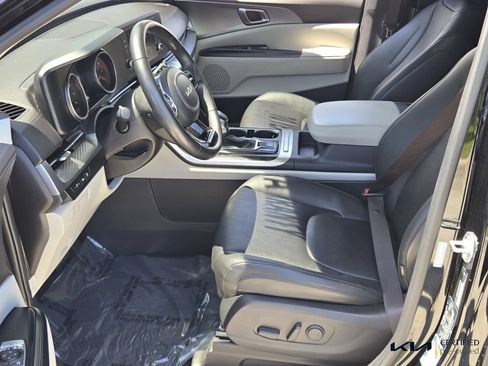 Certified 2022 Kia Carnival LX FWD image 10
