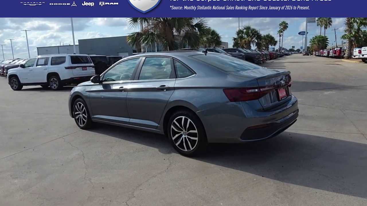 Used 2025 Volkswagen Jetta SE FWD image 6