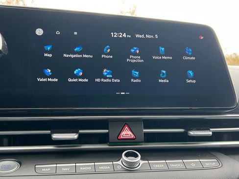 Used 2024 Hyundai Elantra SEL image 24