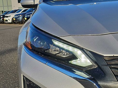 Used 2023 Nissan Altima 2.5 SV image 9