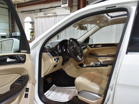 Used 2017 Mercedes-Benz GLS 550 4MATIC image 11