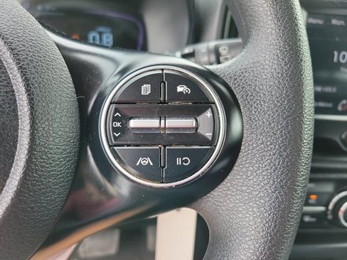 Used 2025 Kia Soul LX w/ LX Technology Package FWD image 12