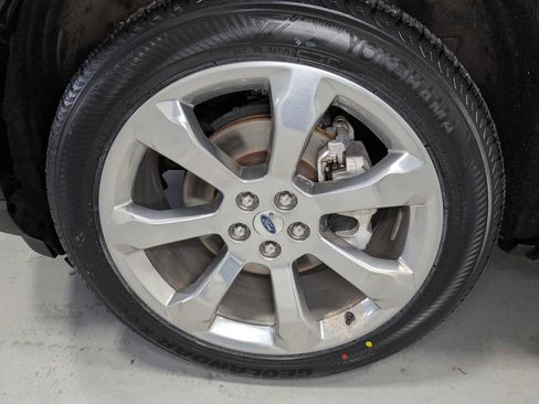 Used 2020 Ford Explorer Platinum w/ Premium Technology Package image 3