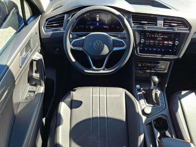 Used 2023 Volkswagen Tiguan SE AWD/4WD image 11