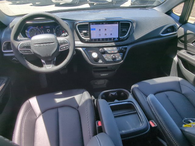 New 2027 Chrysler Pacifica Select w/ Family Tech Group FWD image 16
