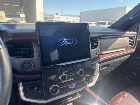Used 2023 Ford Expedition Max Limited image 11