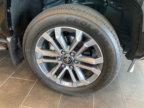 Certified 2025 Toyota 4Runner Limited AWD/4WD image 11