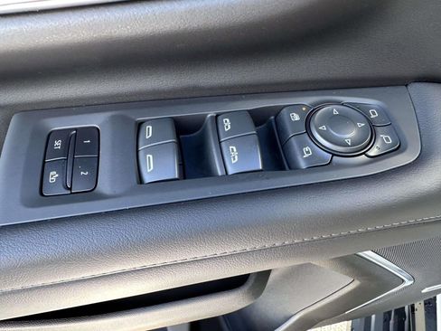 Used 2022 Chevrolet Suburban LT w/ LT Signature Plus Package AWD/4WD image 9