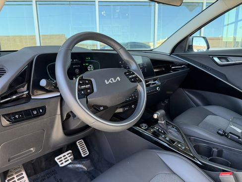 Used 2023 Kia Niro EX Touring image 33