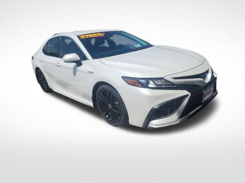 Used 2021 Toyota Camry XSE w/ Cold Weather Package FWD image 4