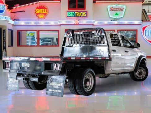 Used 2022 RAM 5500 Tradesman w/ Chrome Appearance Group AWD/4WD image 3