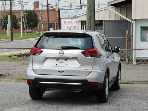 Used 2018 Nissan Rogue S AWD/4WD image 8
