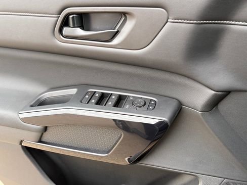 New 2026 Nissan Pathfinder SV image 17