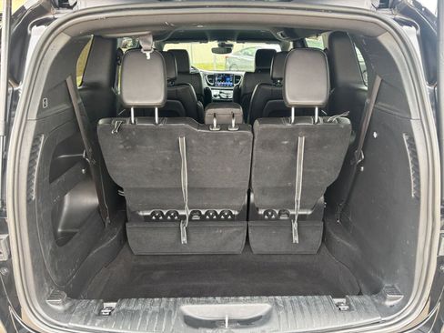 Used 2025 Chrysler Pacifica Select image 28