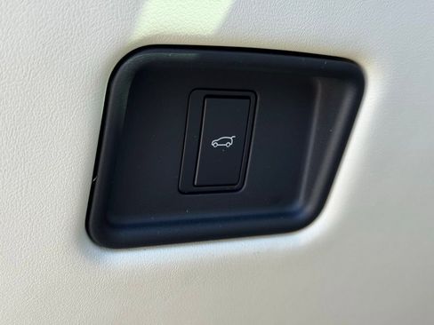 Used 2023 Land Rover Range Rover SE image 21