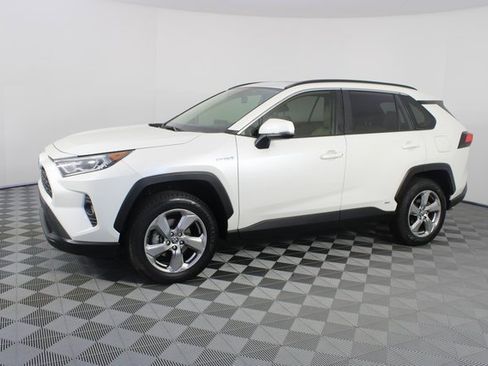 Used 2021 Toyota RAV4 XLE Premium image 2