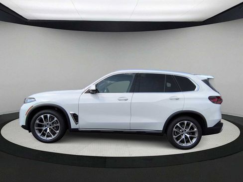 Used 2026 BMW X5 xDrive40i w/ Parking Assistance Package AWD/4WD image 5